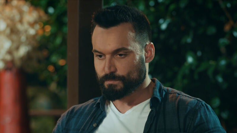 Ferat le cuenta a todos cómo es el hijo de Genko