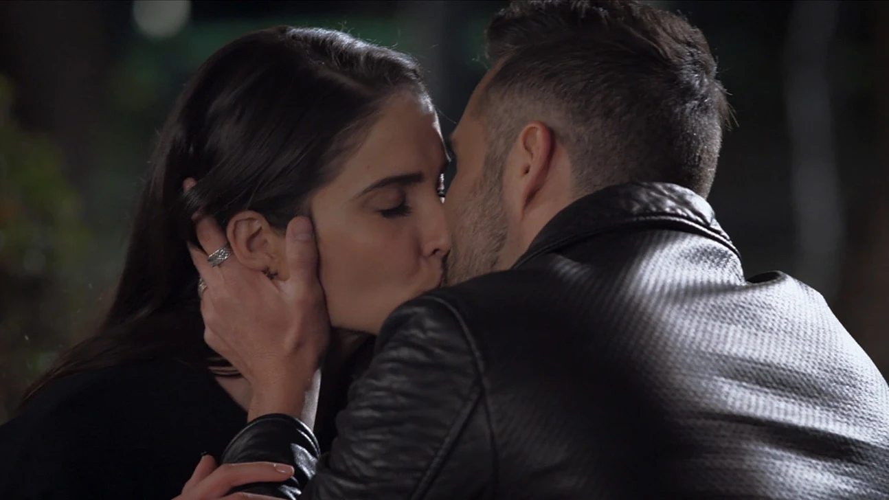 Elena y Pedro se besan Te doy la vida