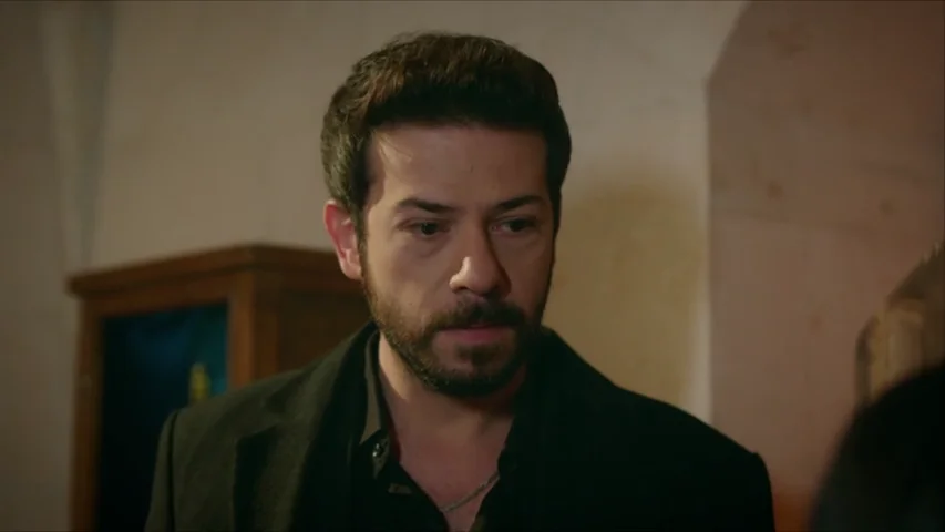 Azat se sincera sobre su matrimonio con Elif: "No puedo quererte, quiero a Reyyan" Azat se sincera sobre su matrimonio con Elif: "No puedo quererte, quiero a Reyyan"