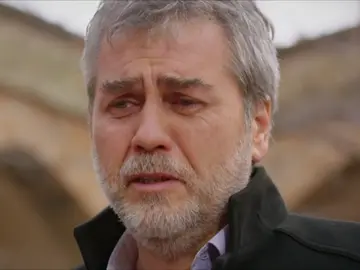 Miran interrumpe la conversación de Hazar y Sükran para escuchar la verdad Miran interrumpe la conversación de Hazar y Sükran para escuchar la verdad