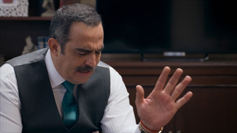 Horacio insiste en que Andrea le conceda el divorcio