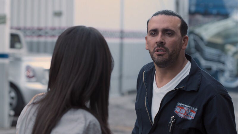 Agustín pierde los papeles cuando descubre que Pedro se va a casar con Gina