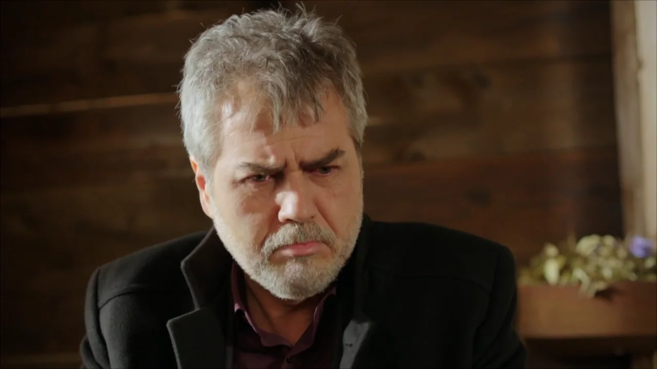 Hazar explica a Reyyan la verdad sobre su adopci&oacute;n: "T&uacute; me diste la vida"