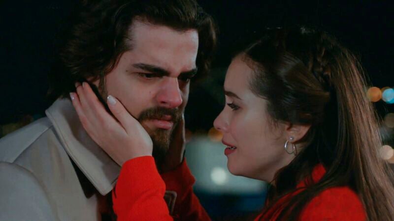 Selim descubre la traición de Cennet y anula su compromiso: 