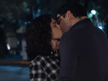 El beso de Rosa y Samuel El beso de Rosa y Samuel