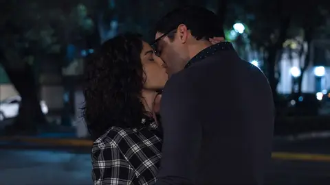 El beso de Rosa y Samuel Te doy la vida