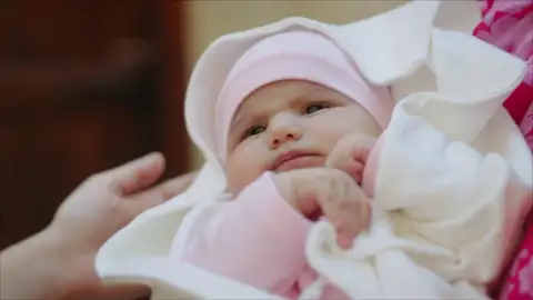 Handan y su bebé sobreviven tras un angustioso parto Handan y su bebé sobreviven tras un angustioso parto