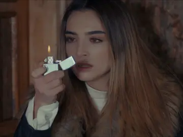 Melissa se prende fuego así misma y a Cennet  Melissa se prende fuego así misma y a Cennet