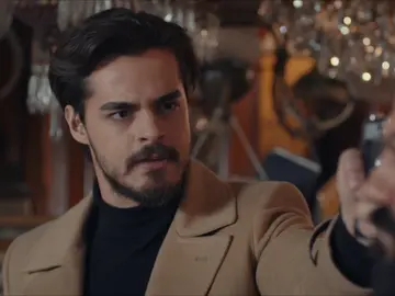 Selim, armado, amenaza a Kaya: "Reconoce que disparaste a mi padre" Selim, armado, amenaza a Kaya: "Reconoce que disparaste a mi padre"