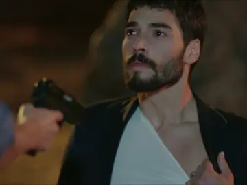 Miran ruega el perdón de Reyyan: "Disparé a Azat para protegerle" Miran ruega el perdón de Reyyan: "Disparé a Azat para protegerle"