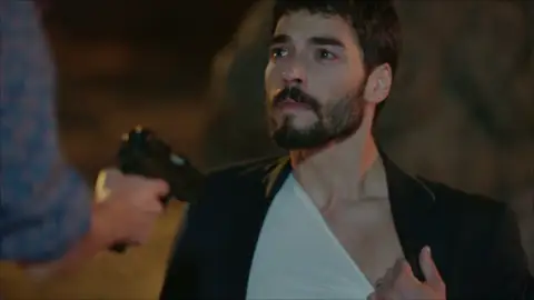 Miran ruega el perdón de Reyyan: "Disparé a Azat para protegerle" Miran ruega el perdón de Reyyan: "Disparé a Azat para protegerle"