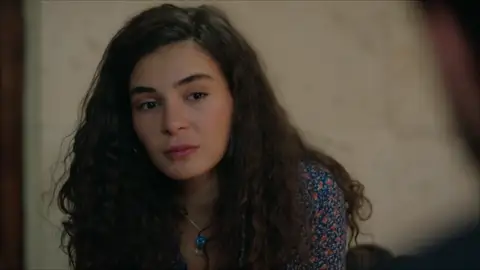 Reyyan, destrozada, le confiesa la verdad a Azat: "Sé que fue Miran quien te disparó" Reyyan, destrozada, le confiesa la verdad a Azat: "Sé que fue Miran quien te disparó"