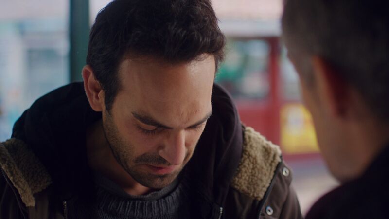 El desgarrador momento en el que Demir le confiesa a Ugur la enfermedad de Öykü