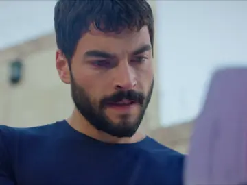 Miran recibe los papeles del divorcio firmados por Reyyan Miran recibe los papeles del divorcio firmados por Reyyan