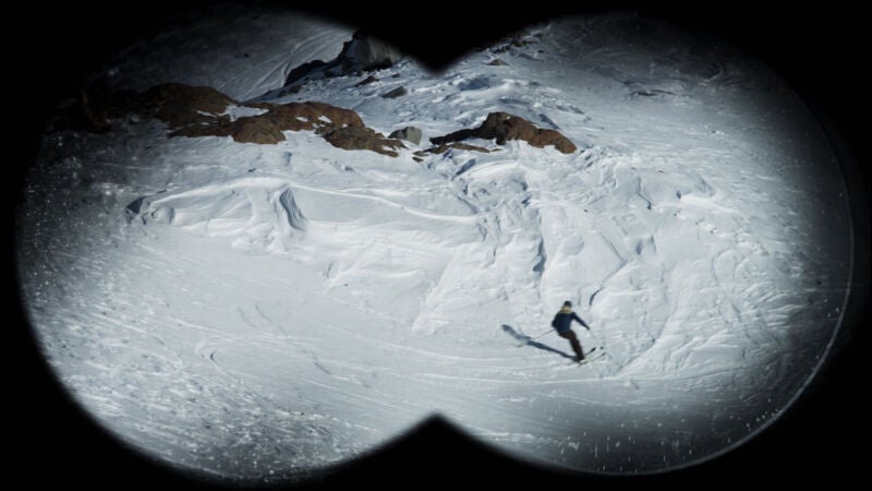 Un joven se despeña por la montaña mientras esquiaba
