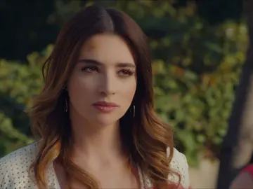 Melissa intenta detener la boda de Cennet y Selim Melissa intenta detener la boda de Cennet y Selim