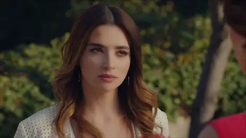 Melissa intenta detener la boda de Cennet y Selim Melissa intenta detener la boda de Cennet y Selim