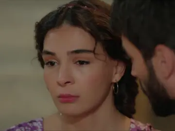 El último adiós de Reyyan a Miran antes de marcharse de Midyat El último adiós de Reyyan a Miran antes de marcharse de Midyat