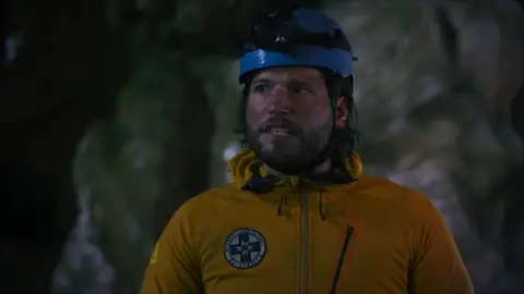 El equipo de 'Rescate en los Alpes' queda atrapado en una cueva El equipo de 'Rescate en los Alpes' queda atrapado en una cueva