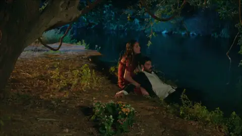 Reyyan encuentra a Miran malherido y luchando por sobrevivir Reyyan encuentra a Miran malherido y luchando por sobrevivir