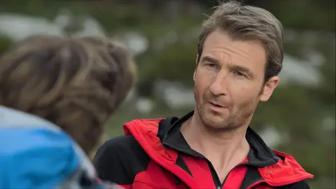 Hans sorprendido Doctor en los Alpes