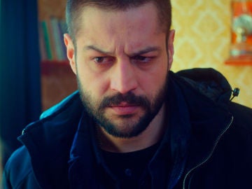 Cemal descubre el secreto de Öykü tras presionar a Zeynep 