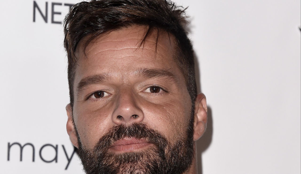 Ricky Martin posando ante los medios