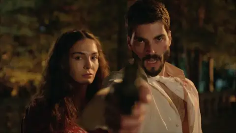 Miran apunta a Aslan: "Reyyan me lo ha contado todo" Miran apunta a Aslan: "Reyyan me lo ha contado todo"