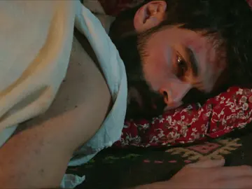 Reyyan y Miran se escapan para encontrarse el uno al otro Reyyan y Miran se escapan para encontrarse el uno al otro