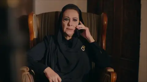 Azize comparte el secreto más oscuro de Aslan: "Está enamorado de Reyyan" Azize comparte el secreto más oscuro de Aslan: "Está enamorado de Reyyan"