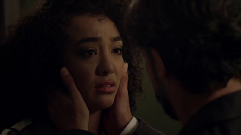 Betty da un paso atrás: 