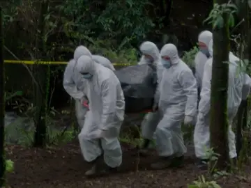 Aparece un cuerpo enterrado en el bosque: ¿Será Carolina? Aparece un cuerpo enterrado en el bosque: ¿Será Carolina?