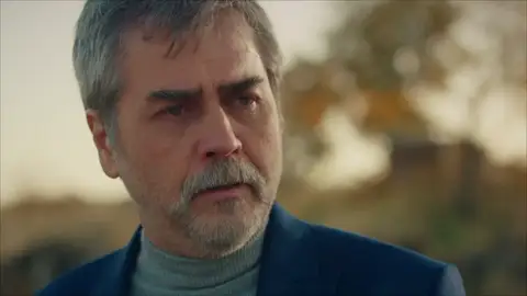 "¿Nunca me vas a llamar padre?": Hazar implora el perdón de Miran "¿Nunca me vas a llamar padre?": Hazar implora el perdón de Miran