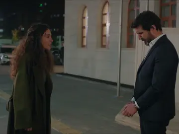 Reyyan rechaza a Mahfuz: "No soy tu hija, ni tú tampoco eres mi padre" Reyyan rechaza a Mahfuz: "No soy tu hija, ni tú tampoco eres mi padre"