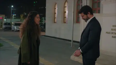 Reyyan rechaza a Mahfuz: "No soy tu hija, ni tú tampoco eres mi padre" Reyyan rechaza a Mahfuz: "No soy tu hija, ni tú tampoco eres mi padre"