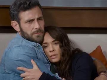Santiago descubre que Carolina está embarazada Santiago descubre que Carolina está embarazada
