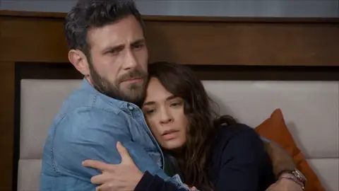 Santiago descubre que Carolina está embarazada Santiago descubre que Carolina está embarazada