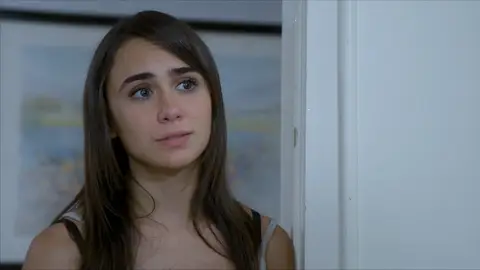 Lola frente a santiago Caer en tentación