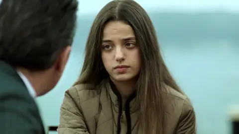 Cansu: "Yo tengo dos madres y ninguna me quiere" Cansu: "Yo tengo dos madres y ninguna me quiere"