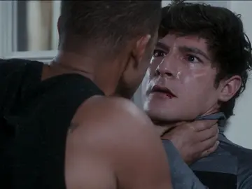 Agustín y Juan se pelean por Lola Agustín y Juan se pelean por Lola