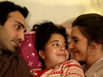 Öykü, Demir y Candan prometen estar juntos para siempre Öykü, Demir y Candan prometen estar juntos para siempre