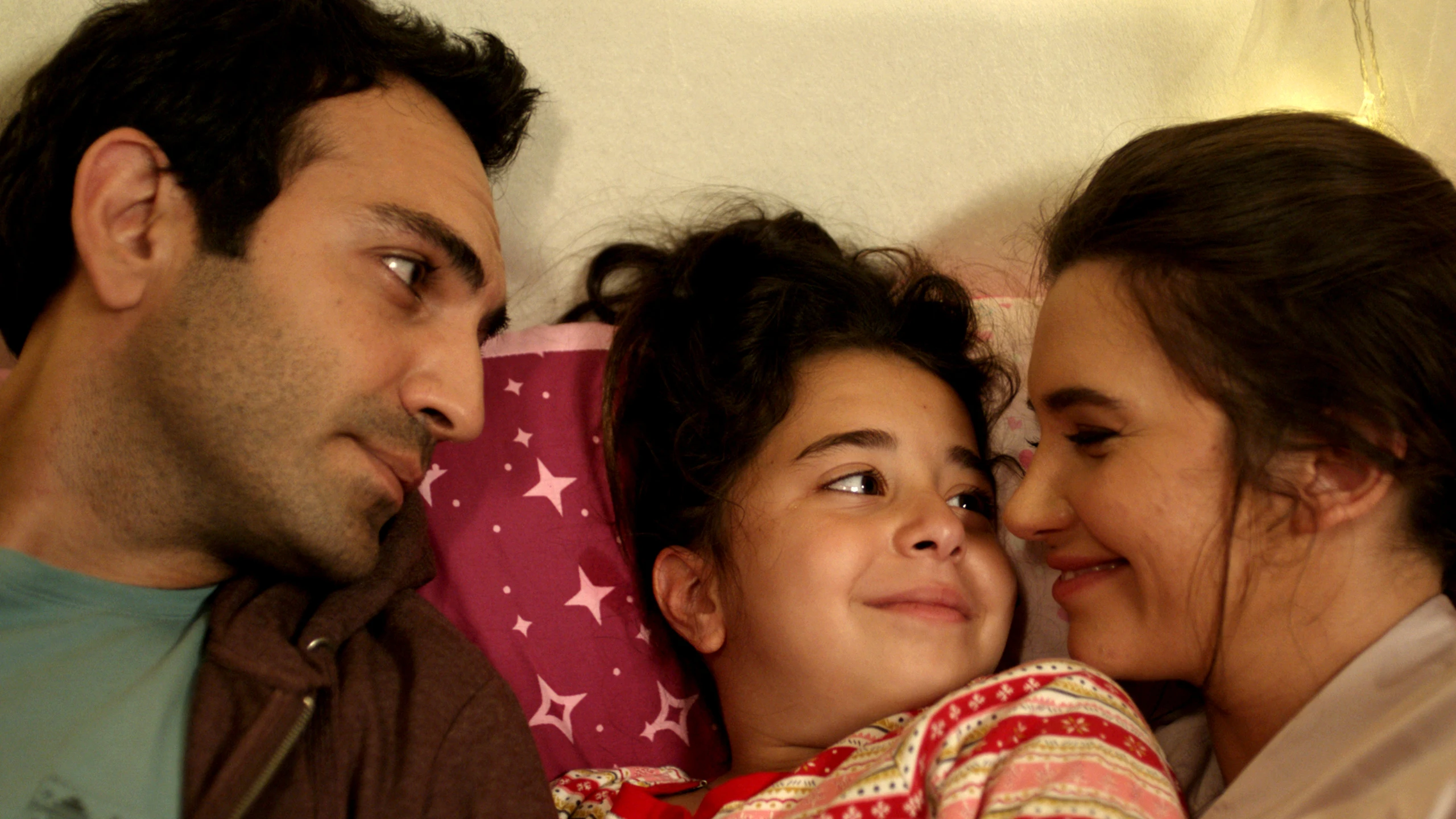Öykü, Demir y Candan prometen estar juntos para siempre 'Mi hija'