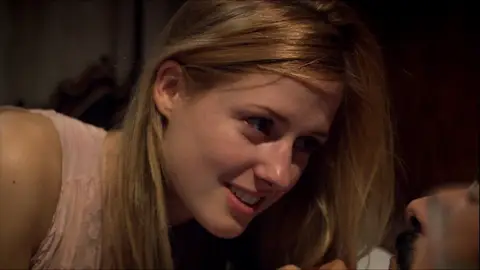 Caroline quiere seguir en Turquía Mar de amores