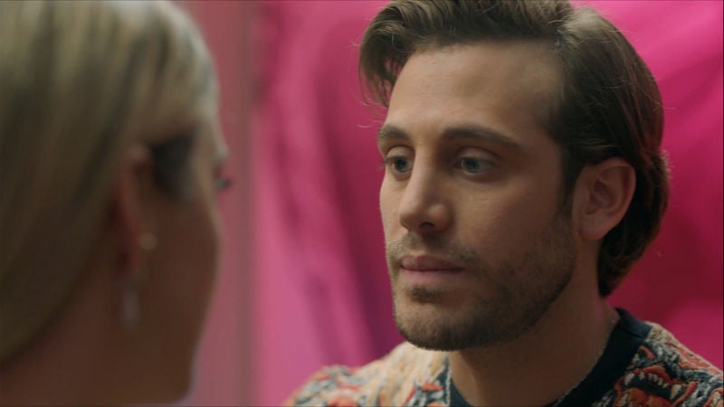 Charly descubre que Diana está maniobrando a sus espaldas