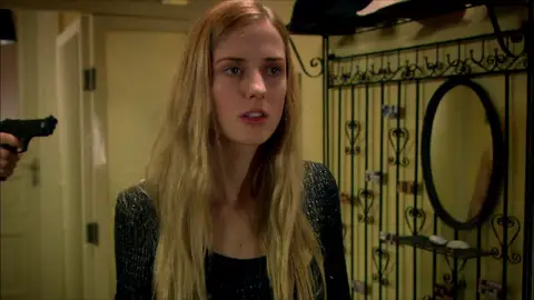 Caroline no logra huir de Ámsterdam con el dinero Caroline no logra huir de Ámsterdam con el dinero