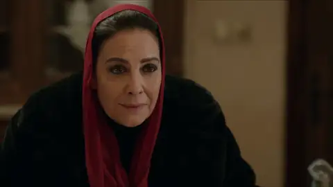 Azize contraataca: "Se lo contaré todo a tu hija, Füsun" Azize contraataca: "Se lo contaré todo a tu hija, Füsun"