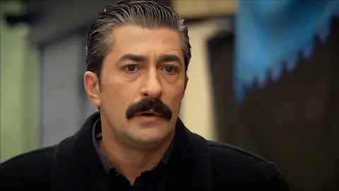 Ali sorprende a caroline Mar de amores