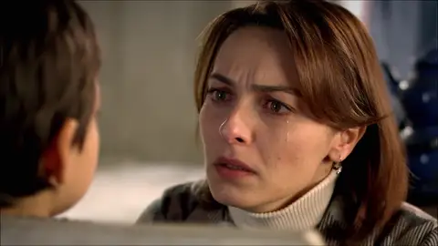 "Caroline me pegó": Cemile escucha el aterrador relato de Osman "Caroline me pegó": Cemile escucha el aterrador relato de Osman