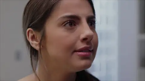 "Soy Yamelí Montoya": Lari se desenmascara con Charly "Soy Yamelí Montoya": Lari se desenmascara con Charly