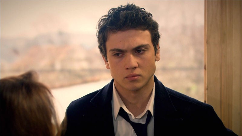 Cemile recibe la carta de desahucio y Meté quiere ajustar cuentas con su padre